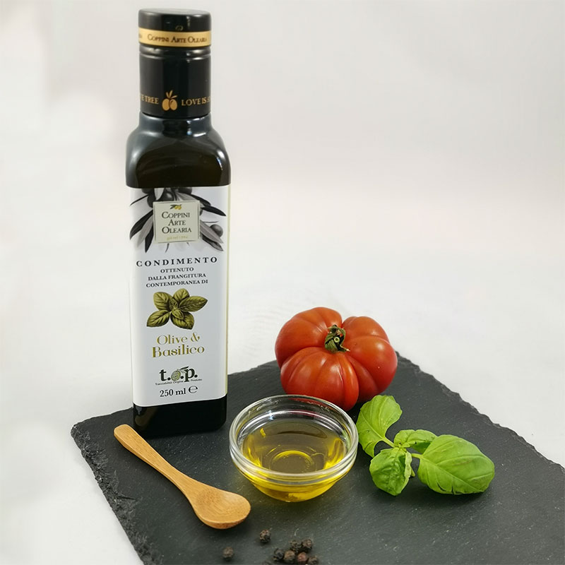 Olive & Basu´ilico mit frischer Tomate und Basilikumzweig
