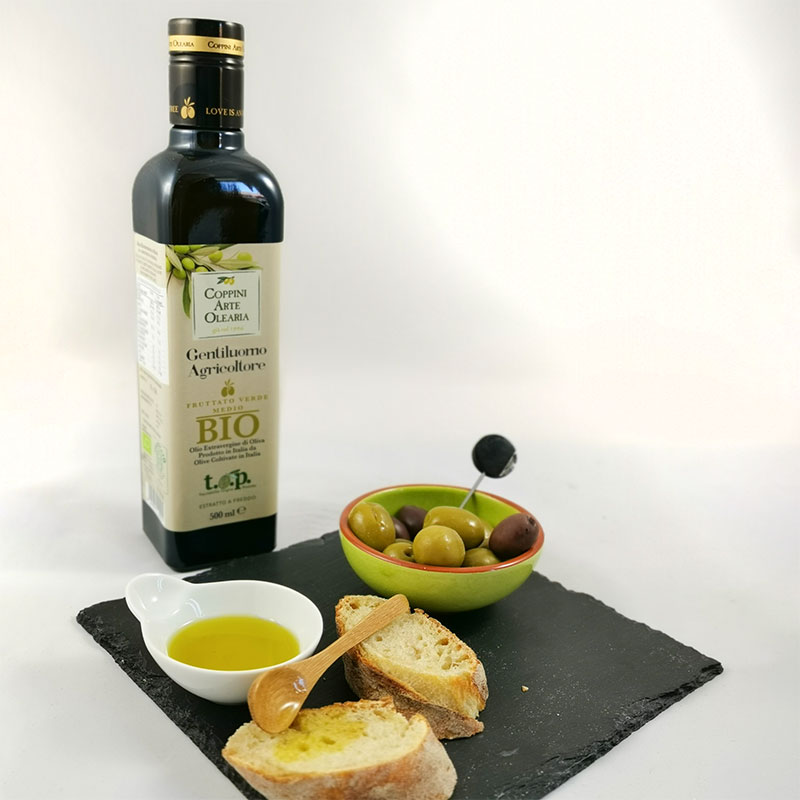 Olio Extravergine di Oliva BIO mit frischen Brot & Oliven