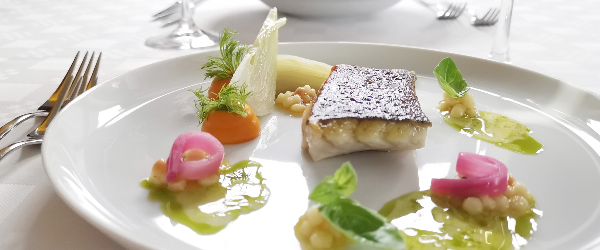 Raffiniertes Fischgericht im Restaurant der Katzlmacher